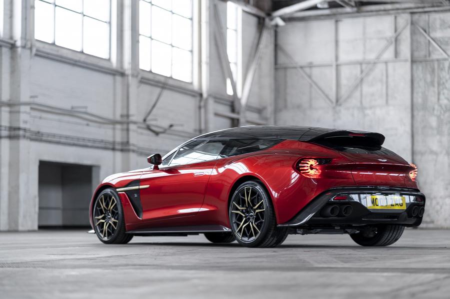  Aston Martin Vanquish Zagato Shooting Brake 2018 года  (UK) (фото 2 из 76)